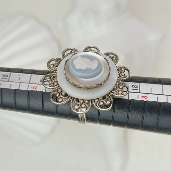 ♥️Bundle Only♥️ SilverTone Cameo & Gold Tone Pink Stone One SizeFits All Rings - Picture 5 of 7